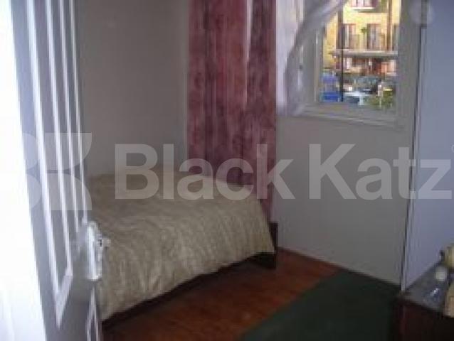 			4 Bedroom, 1 bath, 1 reception Flat			 Tresham Cresent, MARYLEBONE